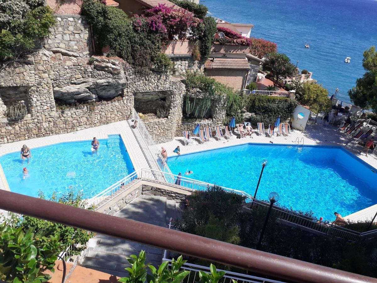 Conca Verde C21- Beach Front Little Villas Pool, Private Jacuzzi Sea View Marina dʼMarina dʼAndora Eksteriør billede